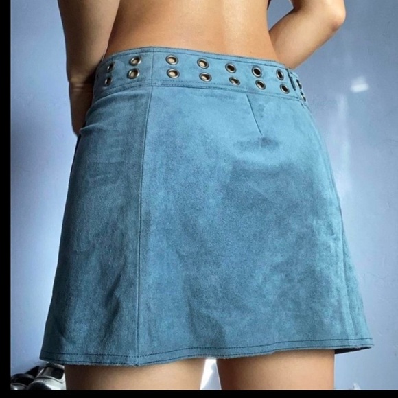 BCBG teal faux suede mini skirt size medium in excellent like new condition - Picture 11 of 12